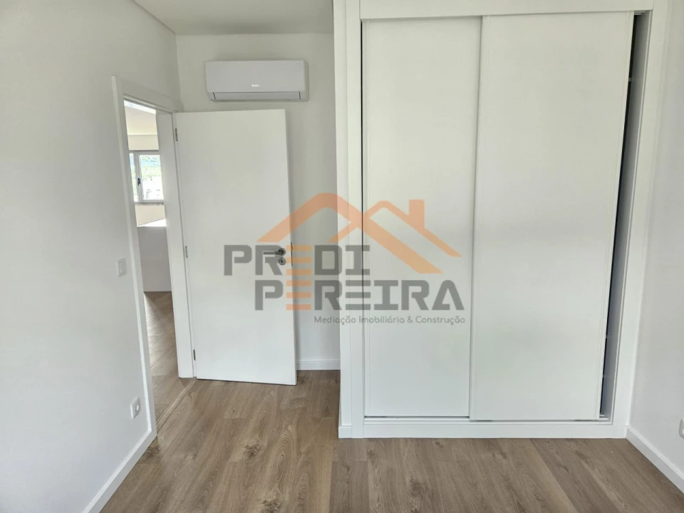 Apartamento T2 para Venda em Camarate, Unhos e Apelação Foto 11