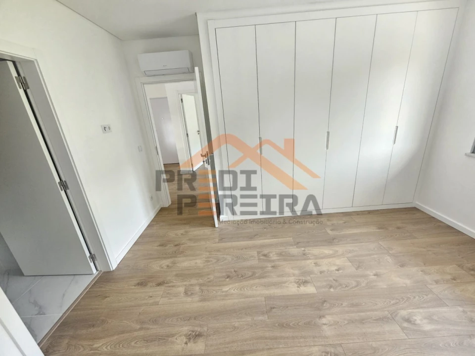 Apartamento T2 para Venda em Camarate, Unhos e Apelação Foto 12