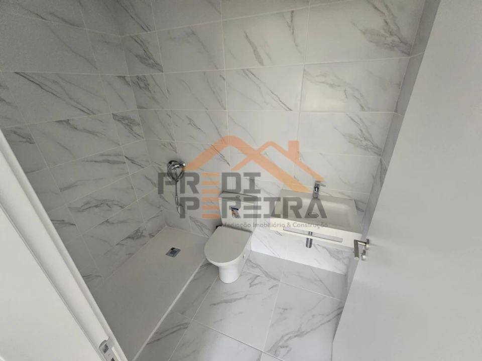Apartamento T2 para Venda em Camarate, Unhos e Apelação Foto 17