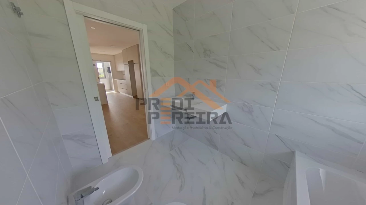 Apartamento T2 para Venda em Camarate, Unhos e Apelação Foto 30