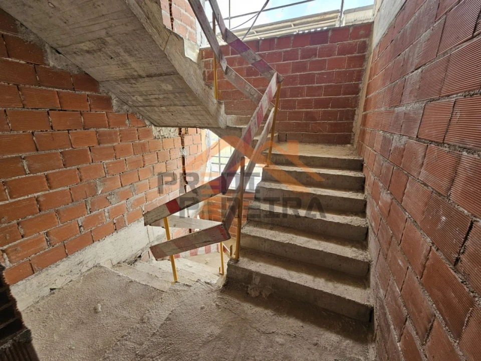 Apartamento T2 para Venda em Camarate, Unhos e Apelação Foto 33