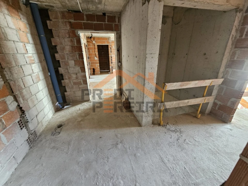 Apartamento T2 para Venda em Camarate, Unhos e Apelação Foto 34