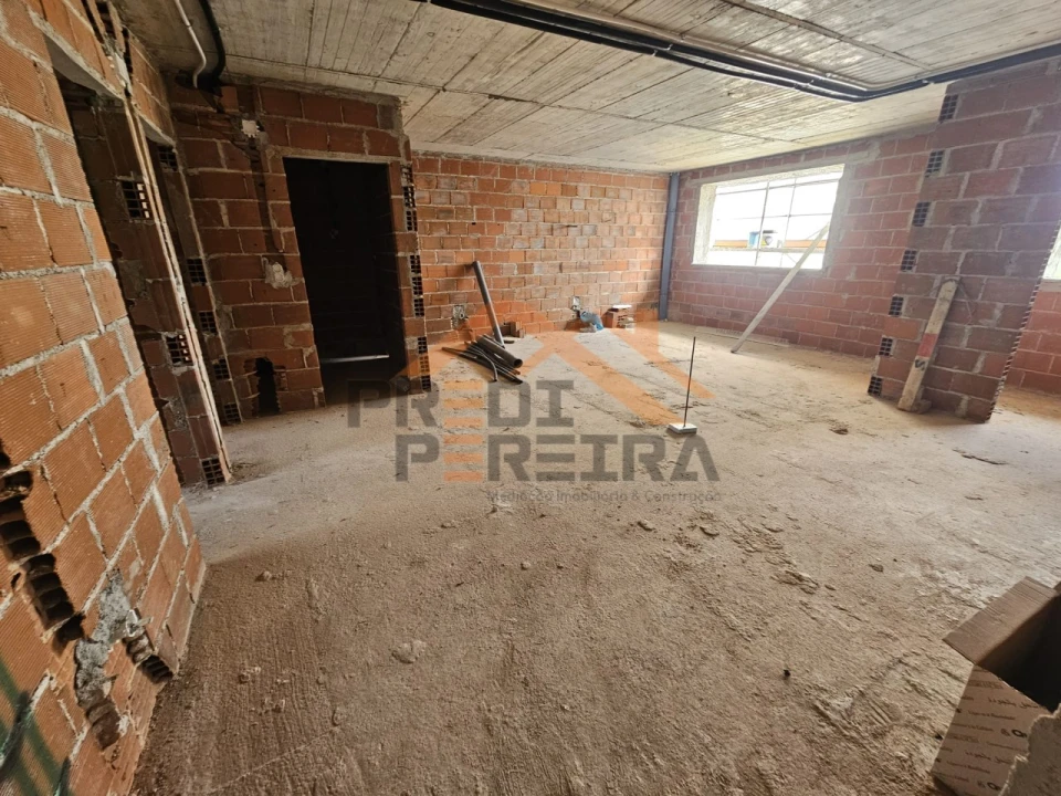 Apartamento T2 para Venda em Camarate, Unhos e Apelação Foto 35