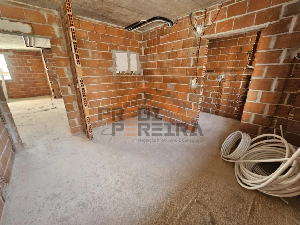 Apartamento T2 para Venda em Camarate, Unhos e Apelação Foto 36