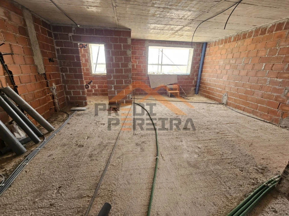 Apartamento T2 para Venda em Camarate, Unhos e Apelação Foto 37