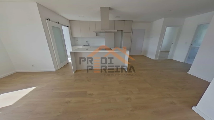 Apartamento T2 para Venda em Camarate, Unhos e Apelação Foto 7
