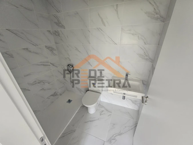 Apartamento T2 para Venda em Camarate, Unhos e Apelação Foto 17
