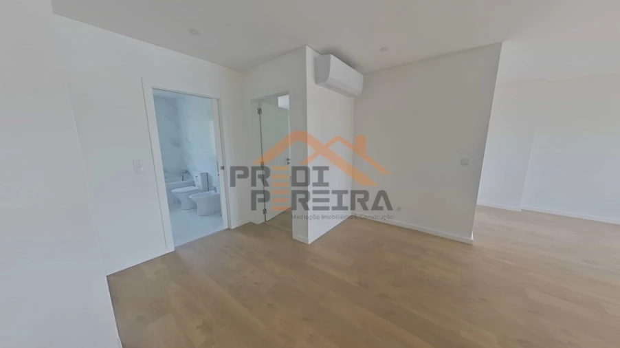 Apartamento T2 para Venda em Camarate, Unhos e Apelação Foto 31