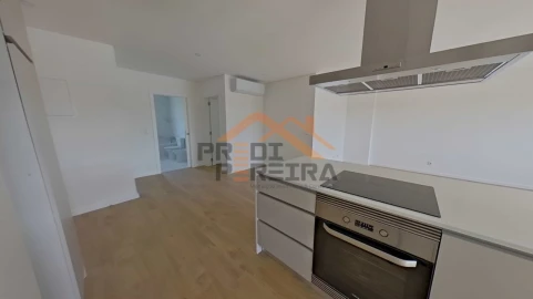 Apartamento T2 para Venda em Camarate, Unhos e Apelação