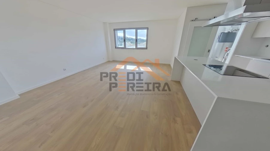 Apartamento T2 para Venda em Camarate, Unhos e Apelação Foto 7