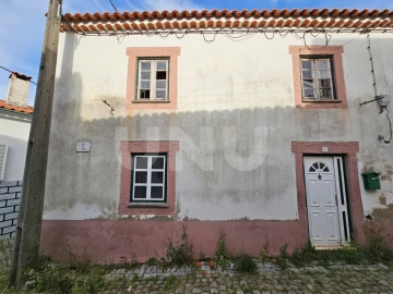 Moradia T3 para Venda em Cebolais de Cima e Retaxo