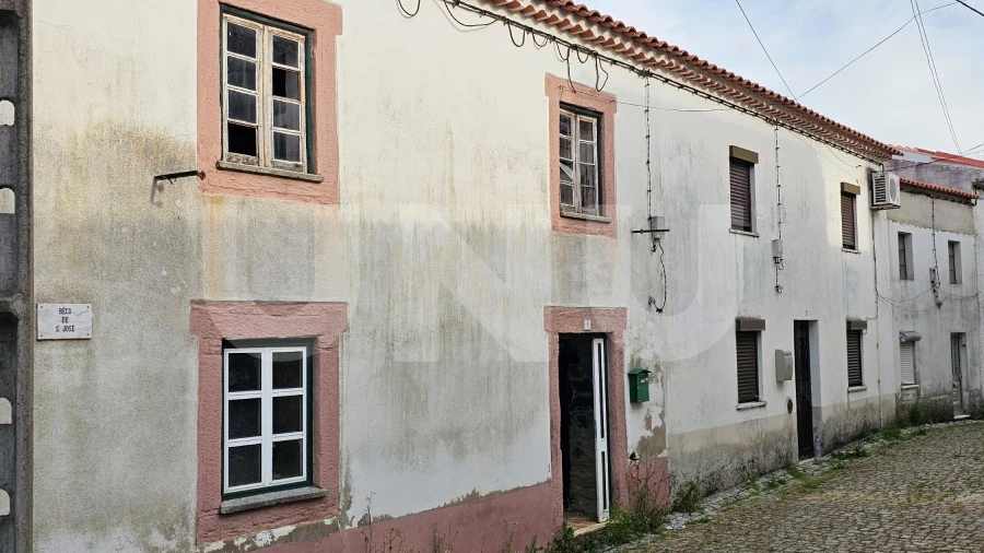 Moradia T3 para Venda em Cebolais de Cima e Retaxo