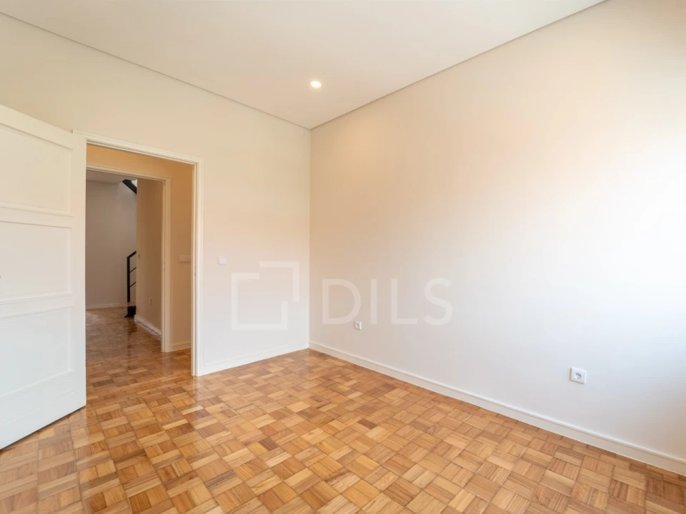 Apartamento T3 para Arrendamento em Lordelo do Ouro e Massarelos Foto 14