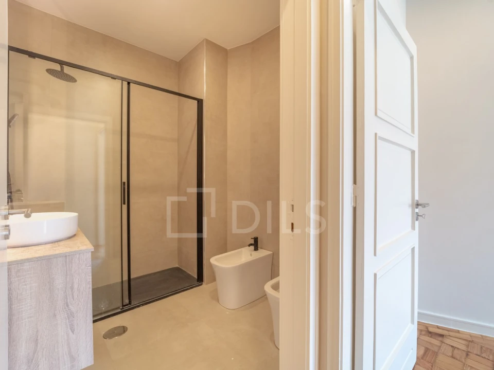 Apartamento T3 para Arrendamento em Lordelo do Ouro e Massarelos Foto 28