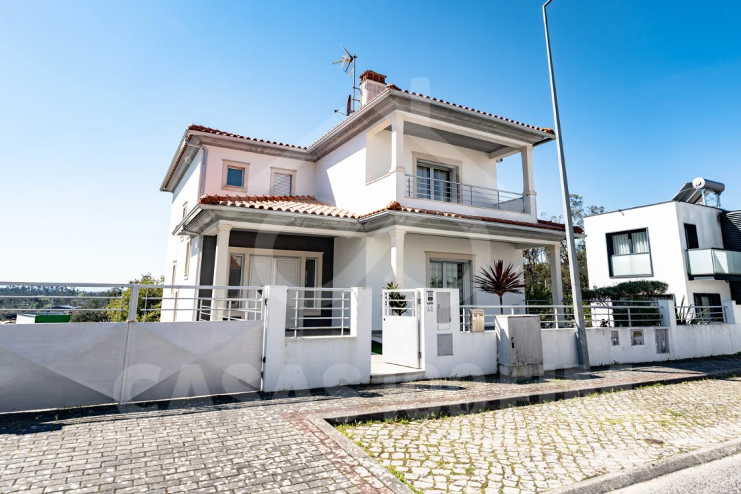 Moradia T4 para Venda em Parceiros e Azoia Foto 1