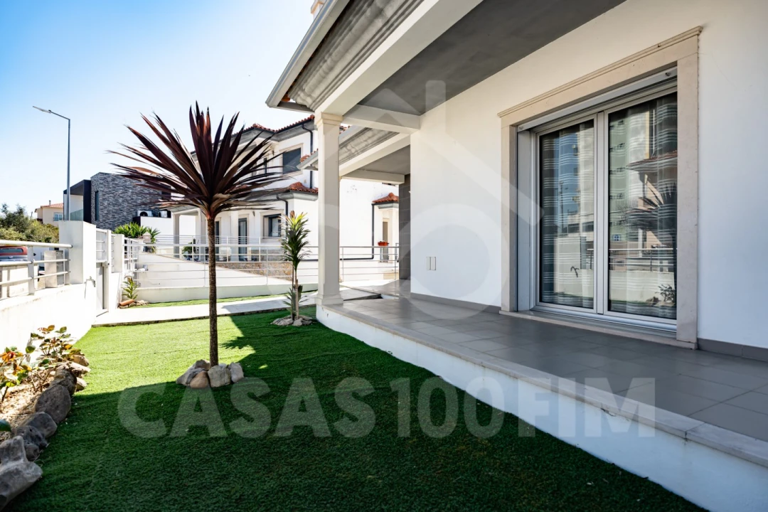 Moradia T4 para Venda em Parceiros e Azoia Foto 2