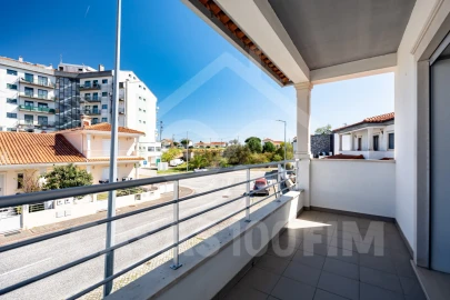 Moradia T4 para Venda em Parceiros e Azoia