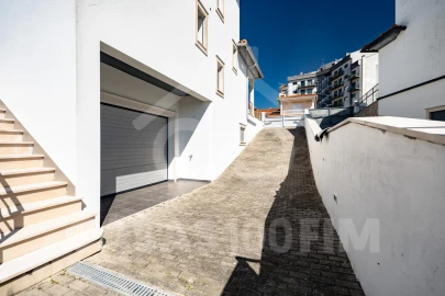 Moradia T4 para Venda em Parceiros e Azoia
