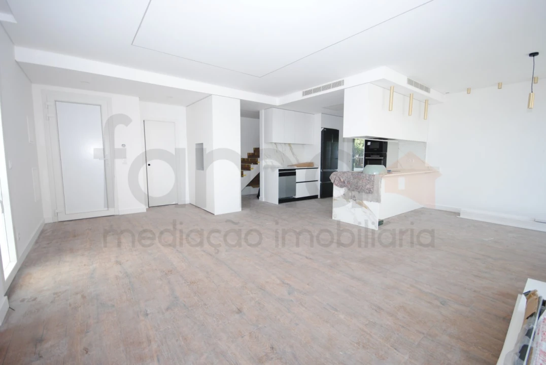 Moradia T3 para Venda em São Domingos de Rana Foto 16