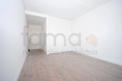 Moradia T3 para Venda em São Domingos de Rana