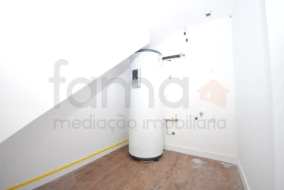 Moradia T3 para Venda em São Domingos de Rana