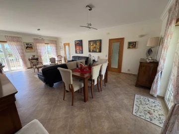 Moradia T4 para Venda em Santa Maria, São Pedro e Sobral da Lagoa