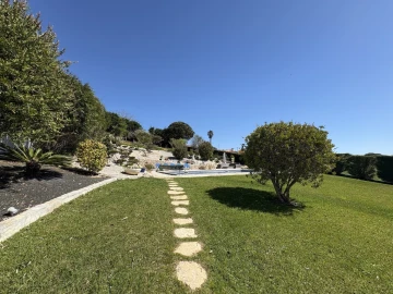 Moradia T4 para Venda em Santa Maria, São Pedro e Sobral da Lagoa
