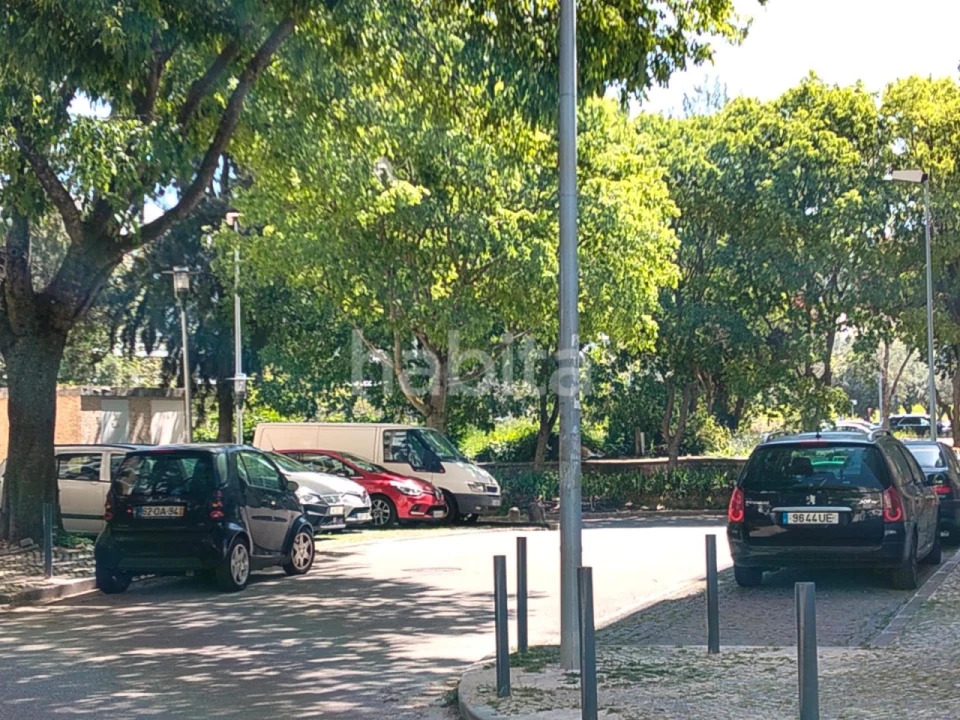 Apartamento T2 para Venda em Benfica Foto 2