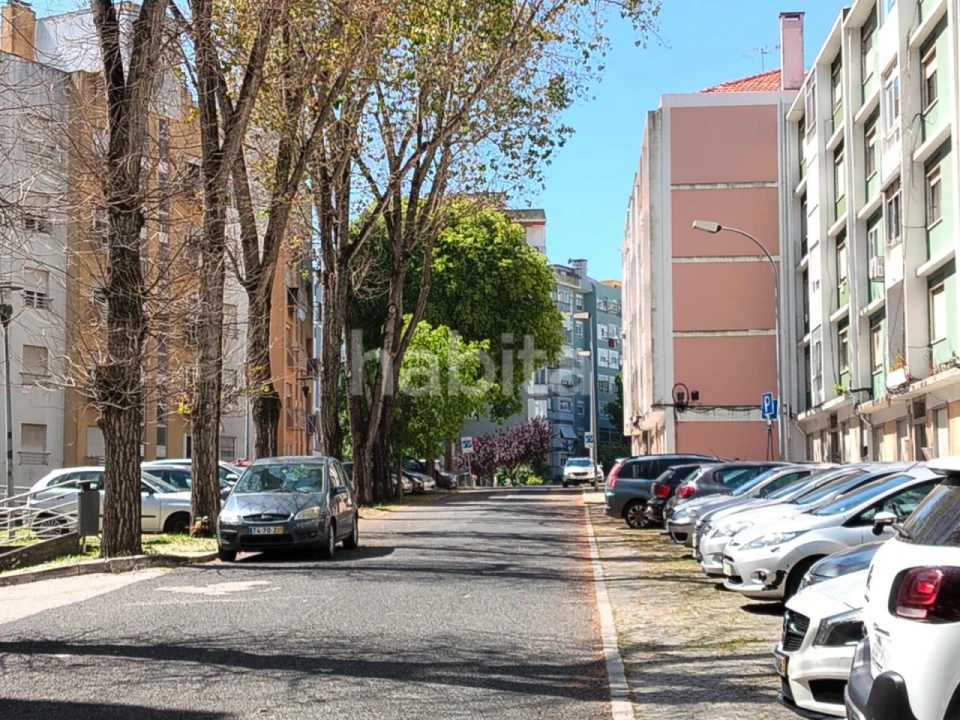 Apartamento T2 para Venda em Benfica Foto 3