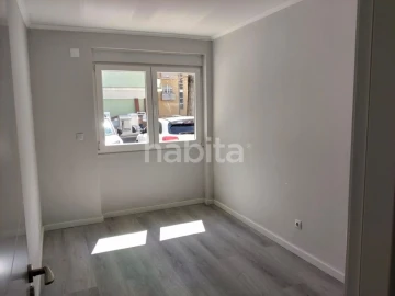 Apartamento T2 para Venda em Benfica