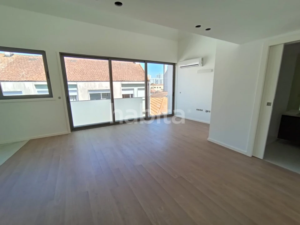Apartamento T2 para Venda em Cedofeita, Santo Ildefonso, Sé, Miragaia, São Nicolau e Vitória Foto 2
