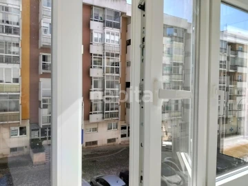 Apartamento T2 para Venda em Oeiras e São Julião da Barra, Paço de Arcos e Caxias