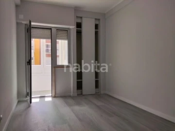 Apartamento T2 para Venda em Oeiras e São Julião da Barra, Paço de Arcos e Caxias