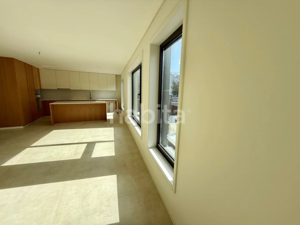 Apartamento T3 para Venda em Cedofeita, Santo Ildefonso, Sé, Miragaia, São Nicolau e Vitória Foto 3