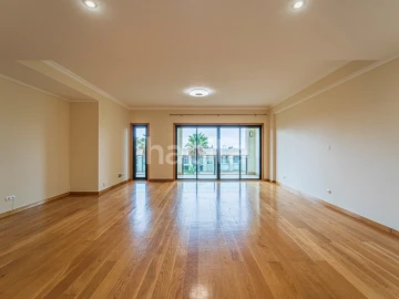 Apartamento T3 para Arrendamento em Belém