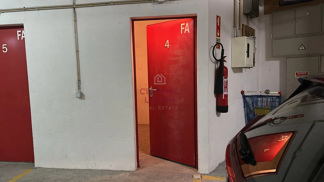 Armazém para Venda em Areeiro Foto 1
