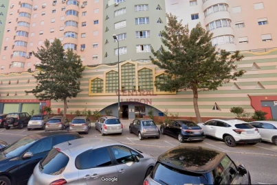 Armazém para Venda em Areeiro