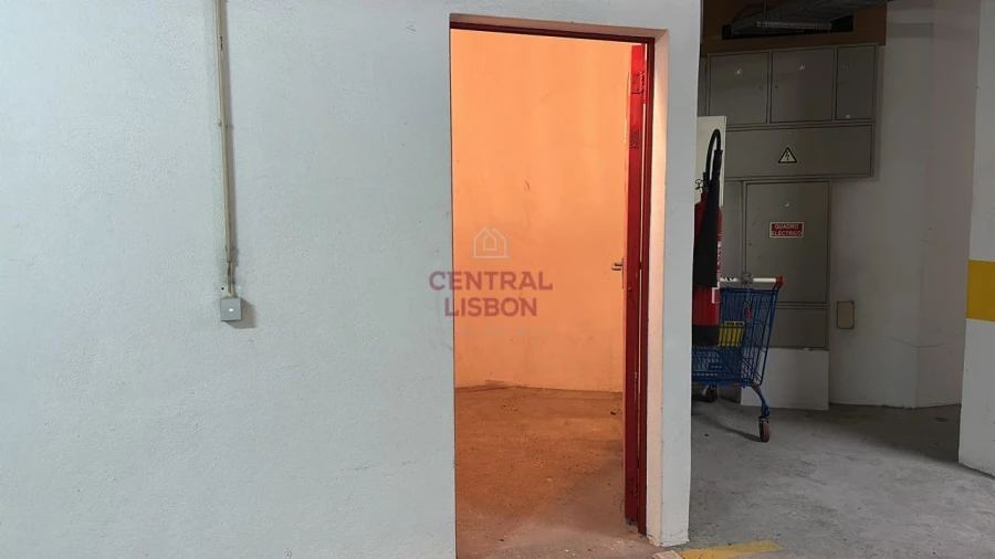 Armazém para Venda em Areeiro Foto 2