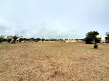 Terreno para Venda em Quelfes
