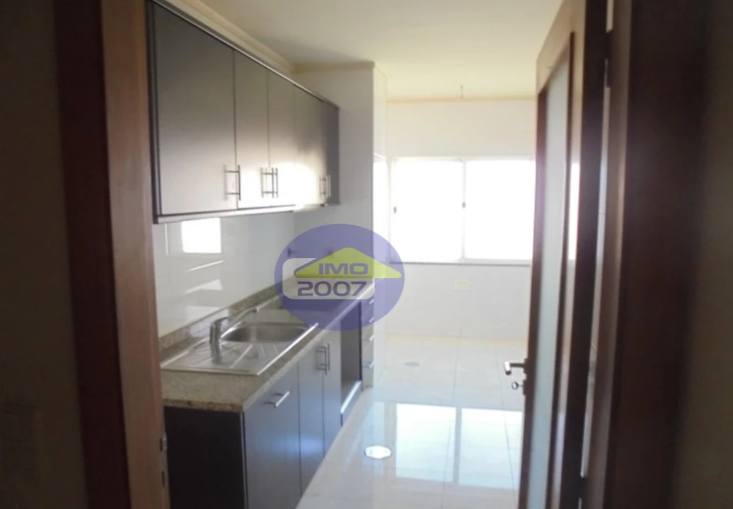 Apartamento T2 para Venda em Canelas Foto 3