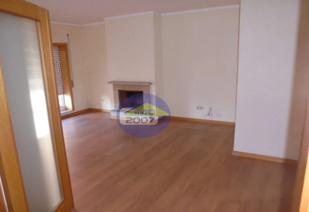 Apartamento T2 para Venda em Canelas Foto 5