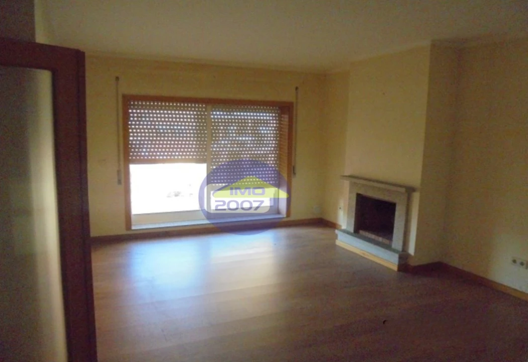 Apartamento T2 para Venda em Canelas Foto 6