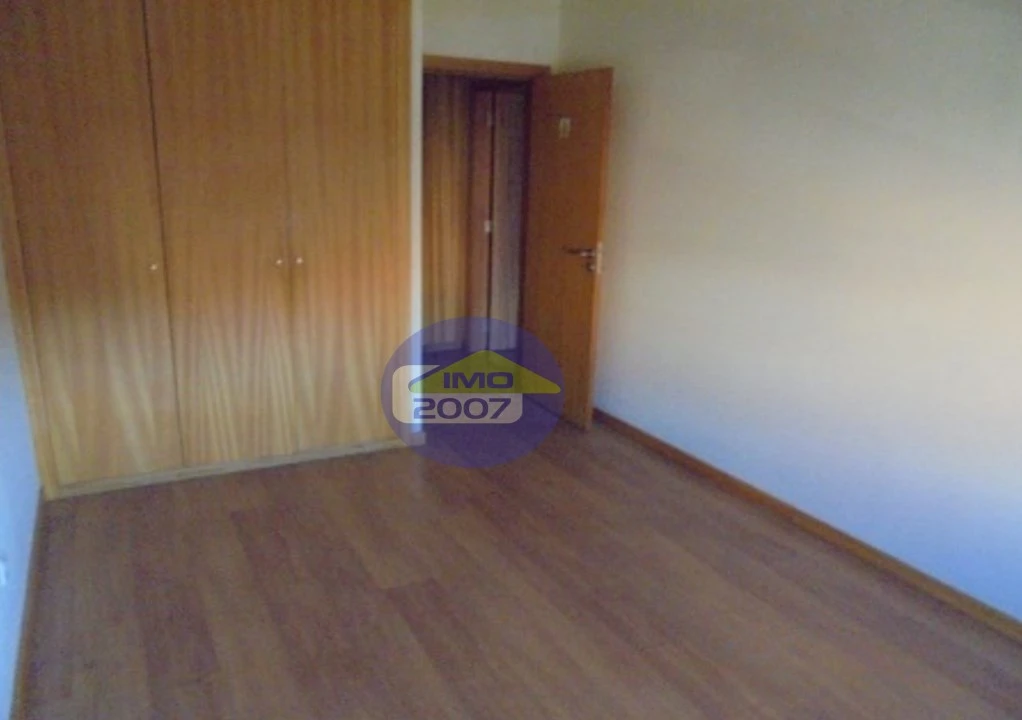 Apartamento T2 para Venda em Canelas Foto 11