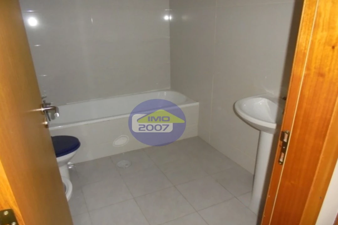 Apartamento T2 para Venda em Canelas Foto 13