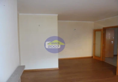 Apartamento T2 para Venda em Canelas