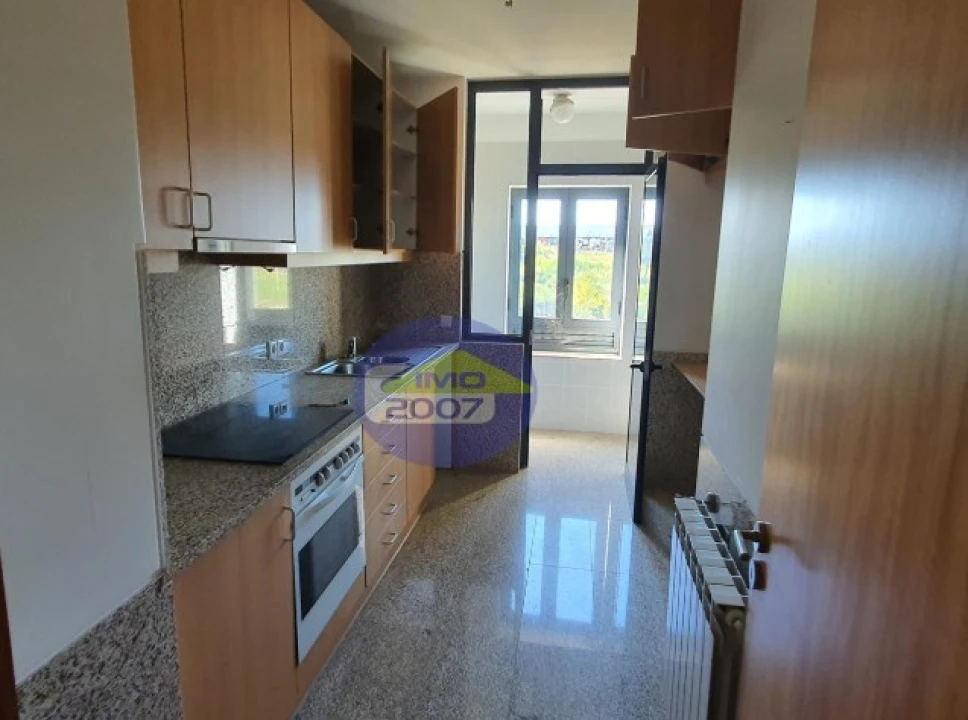 Apartamento T2 para Venda em Oliveira do Douro Foto 2