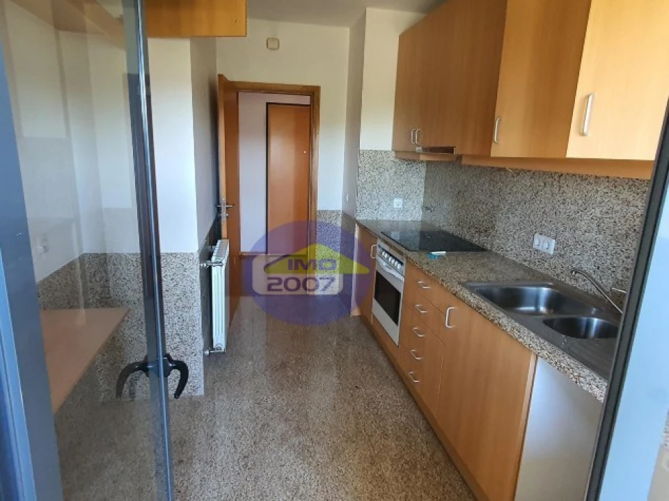 Apartamento T2 para Venda em Oliveira do Douro Foto 3