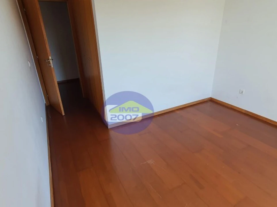 Apartamento T2 para Venda em Oliveira do Douro Foto 8