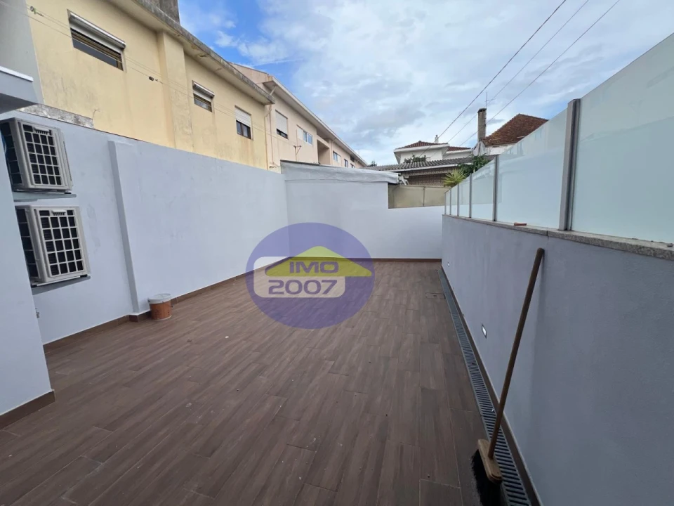 Moradia T3 para Venda em Espinho Foto 1