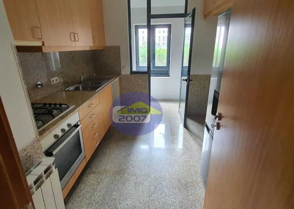 Apartamento T1 para Venda em Oliveira do Douro Foto 2